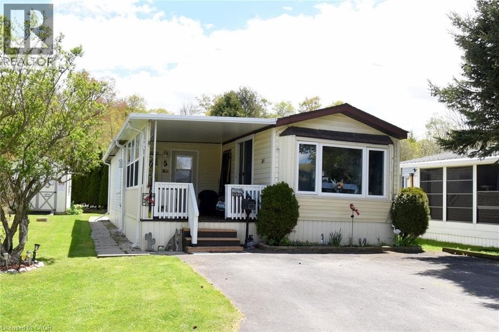 2490 GOVERNORS ROAD UNIT 5 PONDVIEW in Copetown East