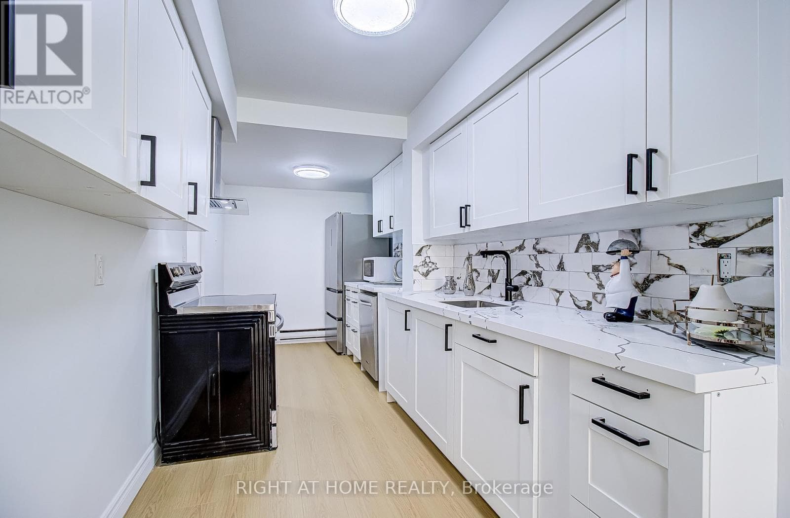 409 - 8 CRESCENT TOWN ROAD, Toronto — photo 4