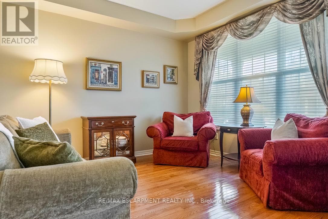2464 PEBBLESTONE COURT, Toronto — photo 3