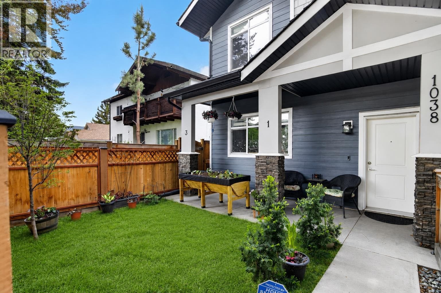 1 1038 STOCKWELL AVENUE, Interior REALTORS® — photo 3