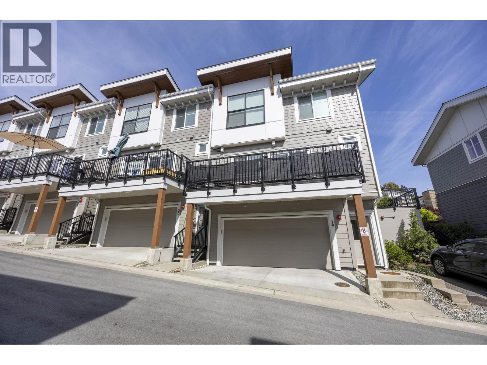 19 23183 136 AVENUE in Yennadon