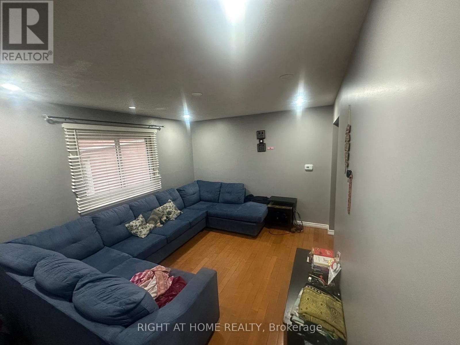 37 WILLCOCKS CRESCENT, Toronto — photo 4