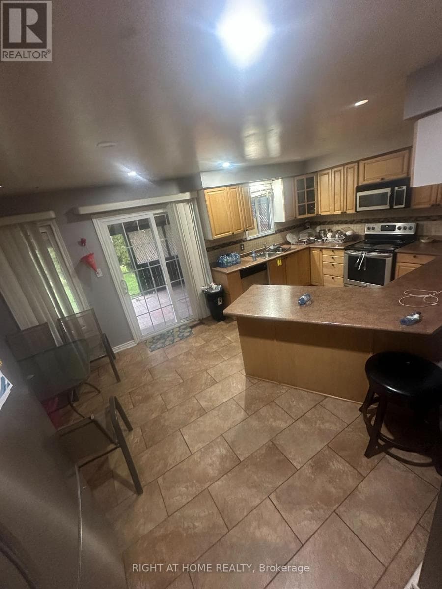 37 WILLCOCKS CRESCENT, Toronto — photo 5