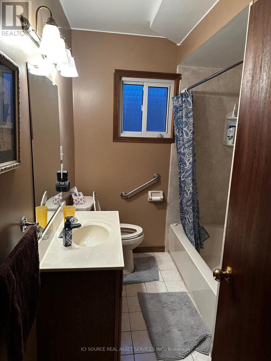 ROOM 1 - 1043 LENA AVENUE, Toronto — photo 4