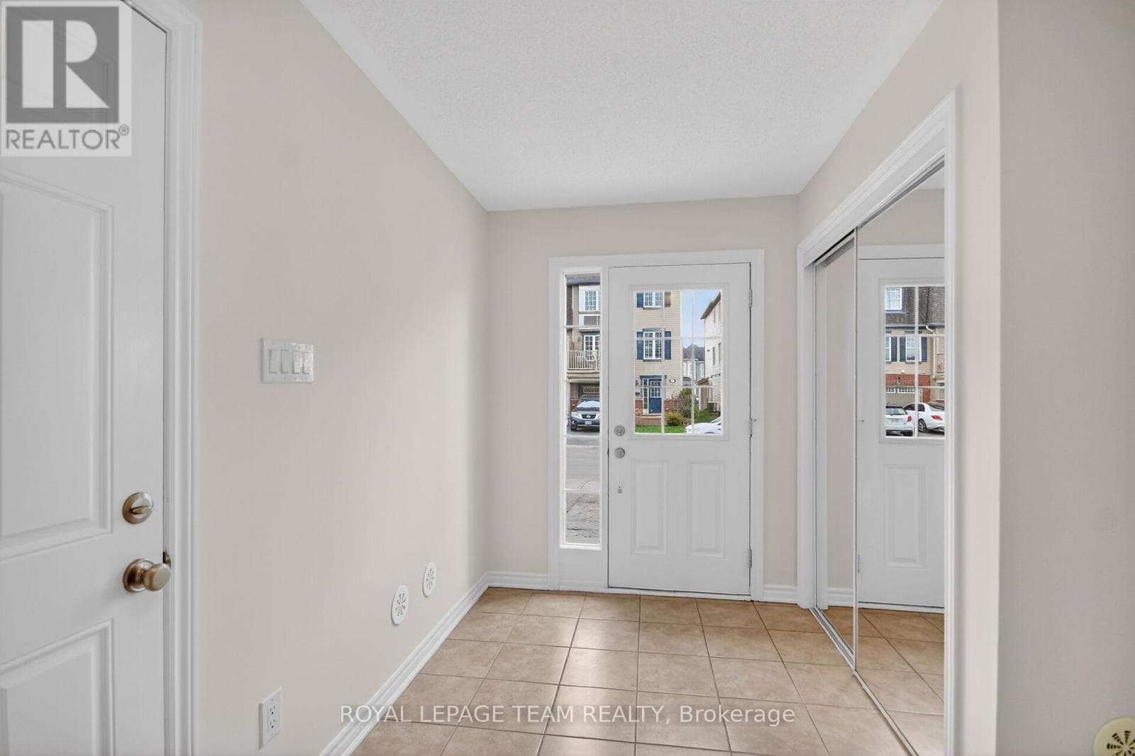 342 SWEET GRASS CIRCLE, Ottawa — photo 3