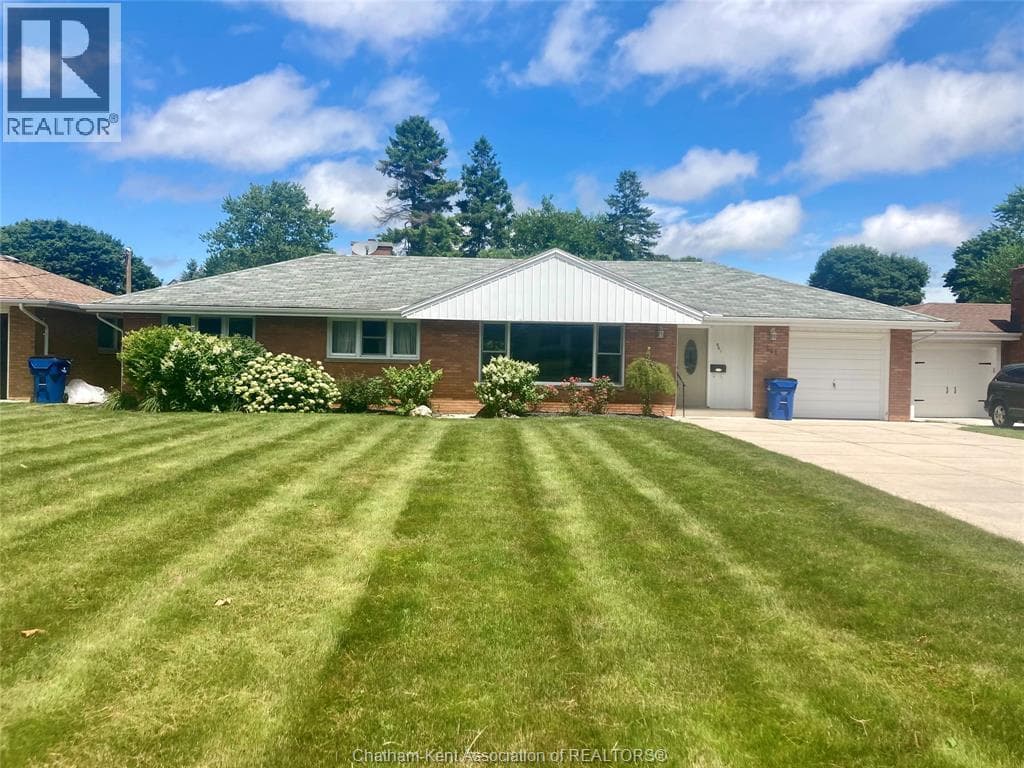 561 Lacroix STREET, Chatham Kent — photo 2