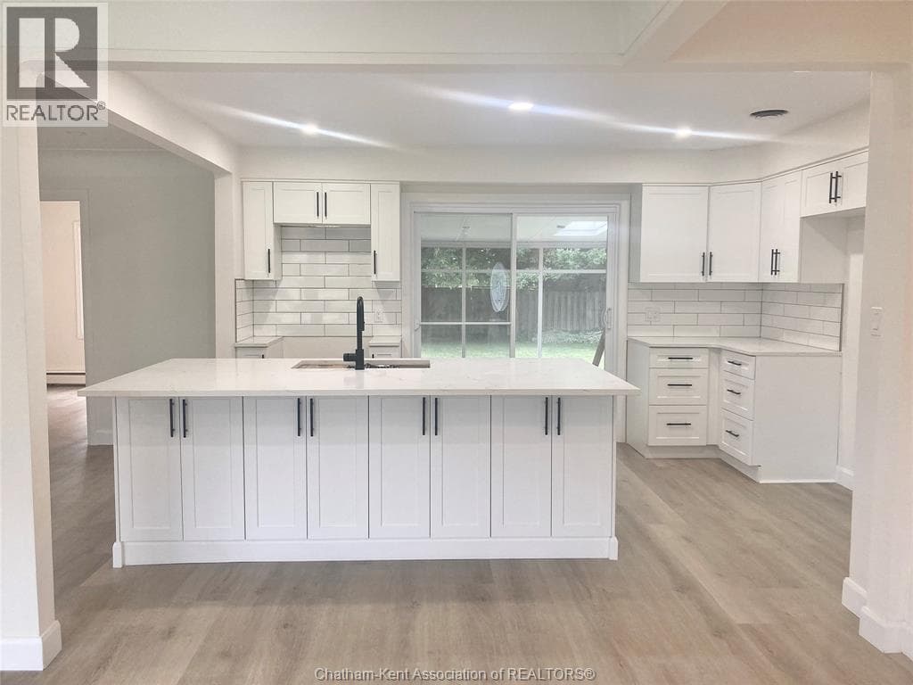 561 Lacroix STREET, Chatham Kent — photo 4