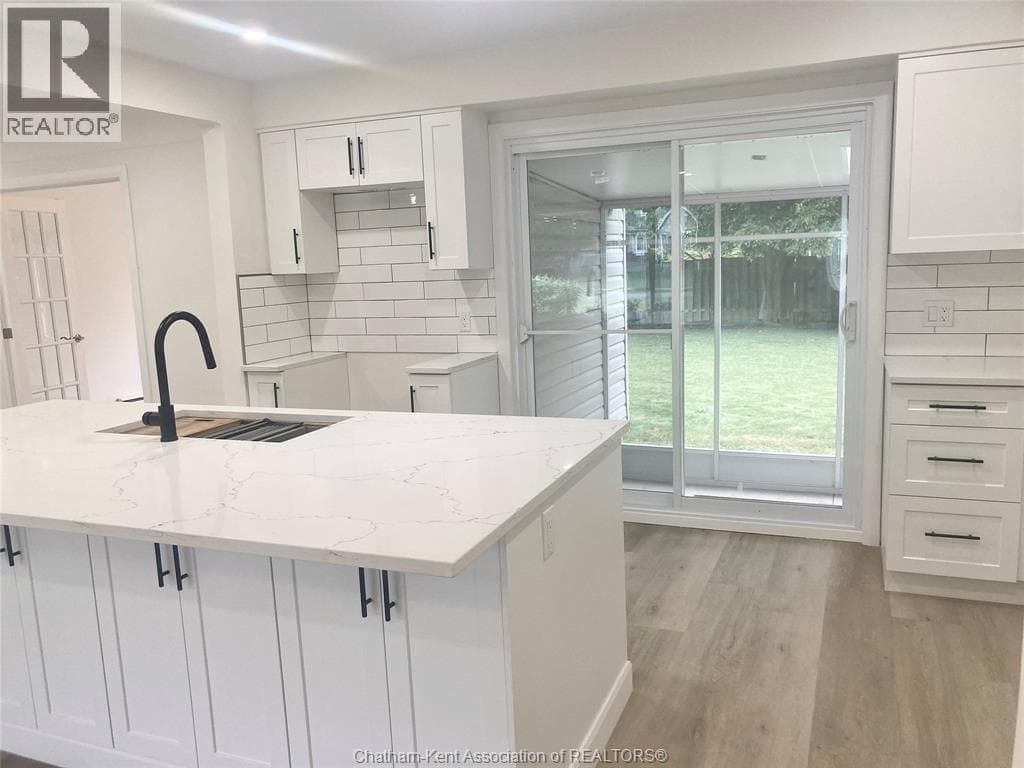 561 Lacroix STREET, Chatham Kent — photo 5