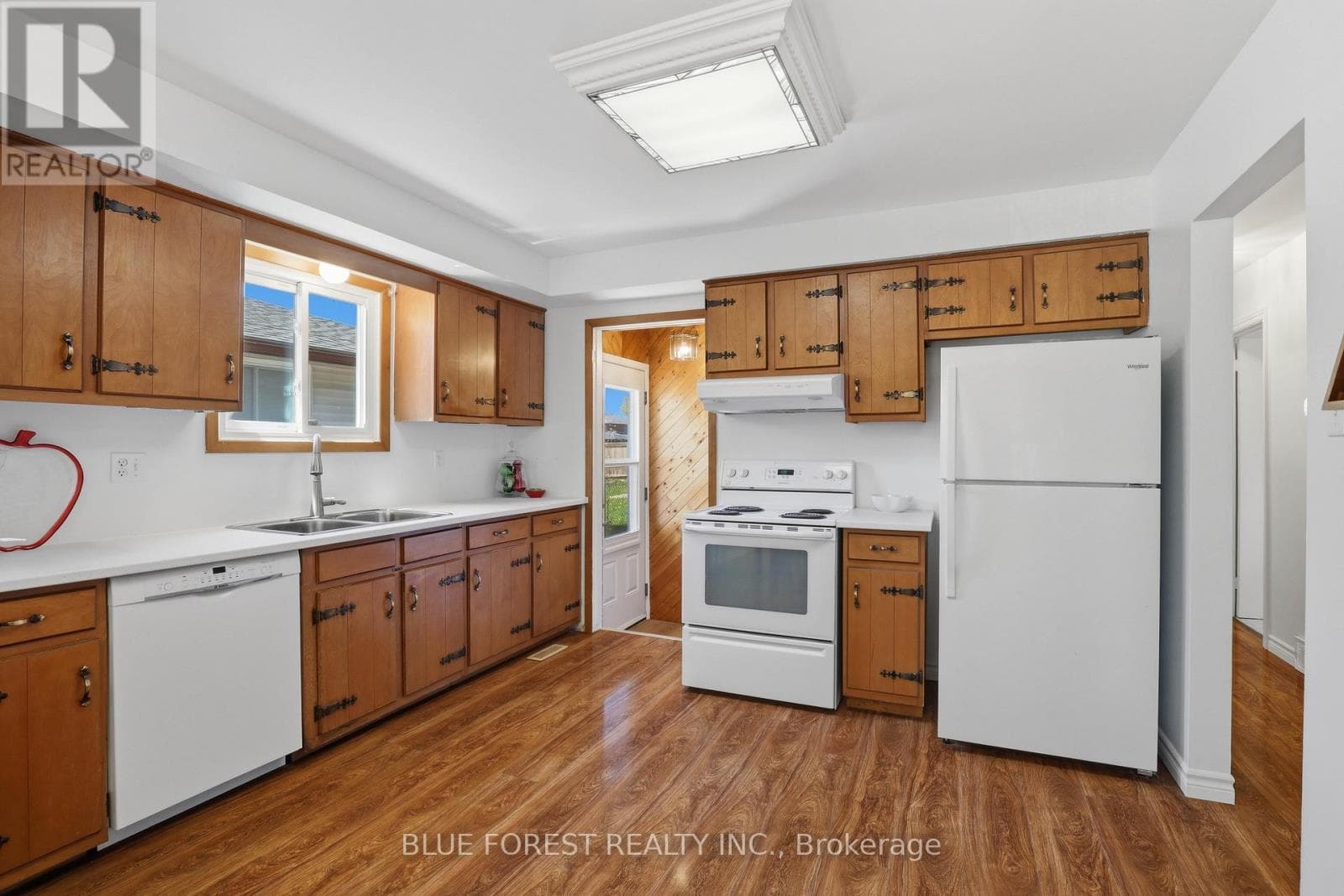 93 NICHOLAS CRESCENT, London and St. Thomas — photo 4
