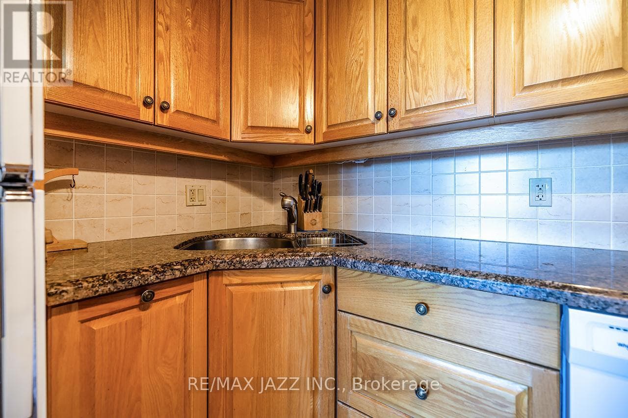 PH 7 - 55 WILLIAM STREET E, Central Lakes — photo 4