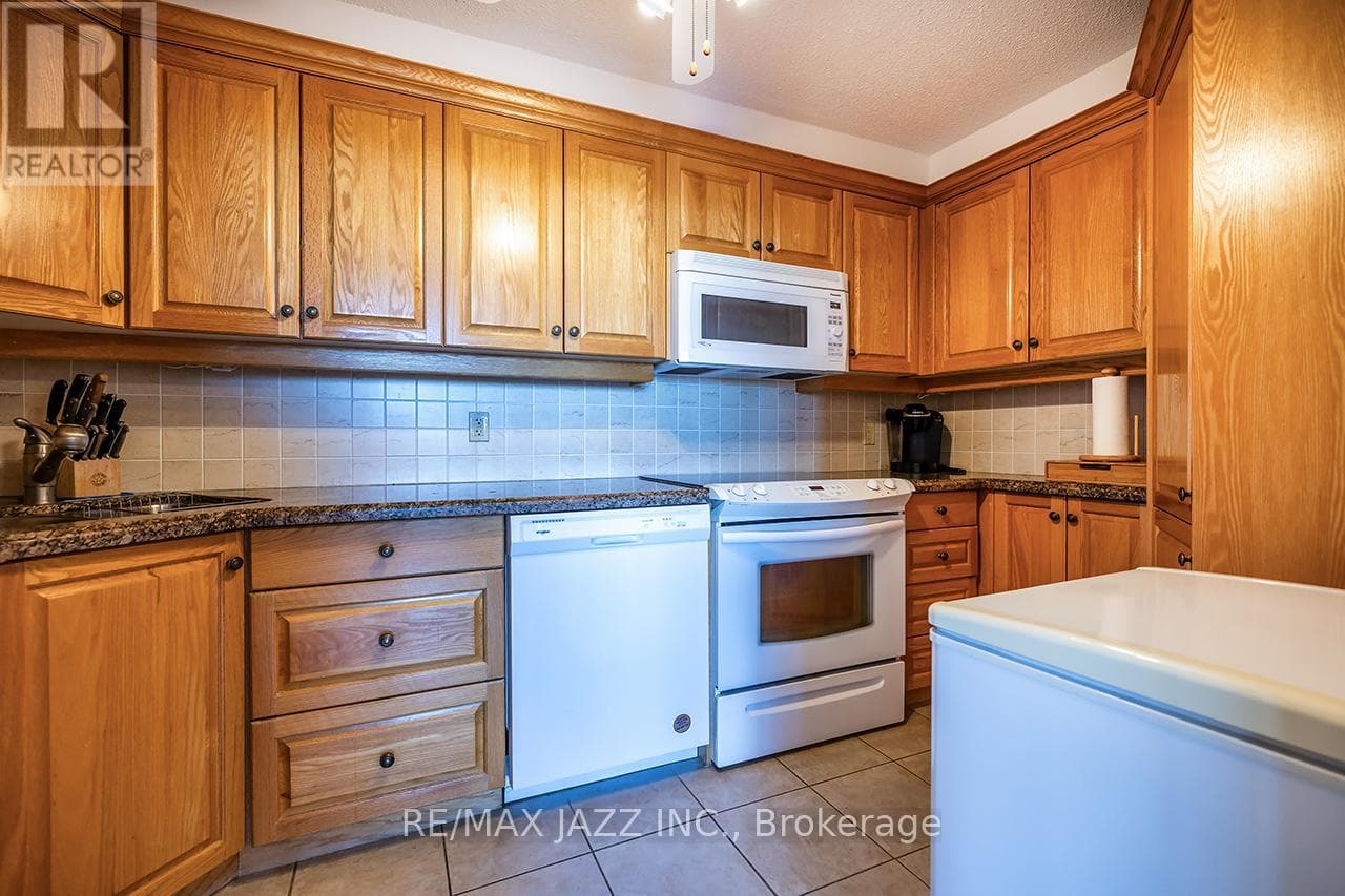 PH 7 - 55 WILLIAM STREET E, Central Lakes — photo 3