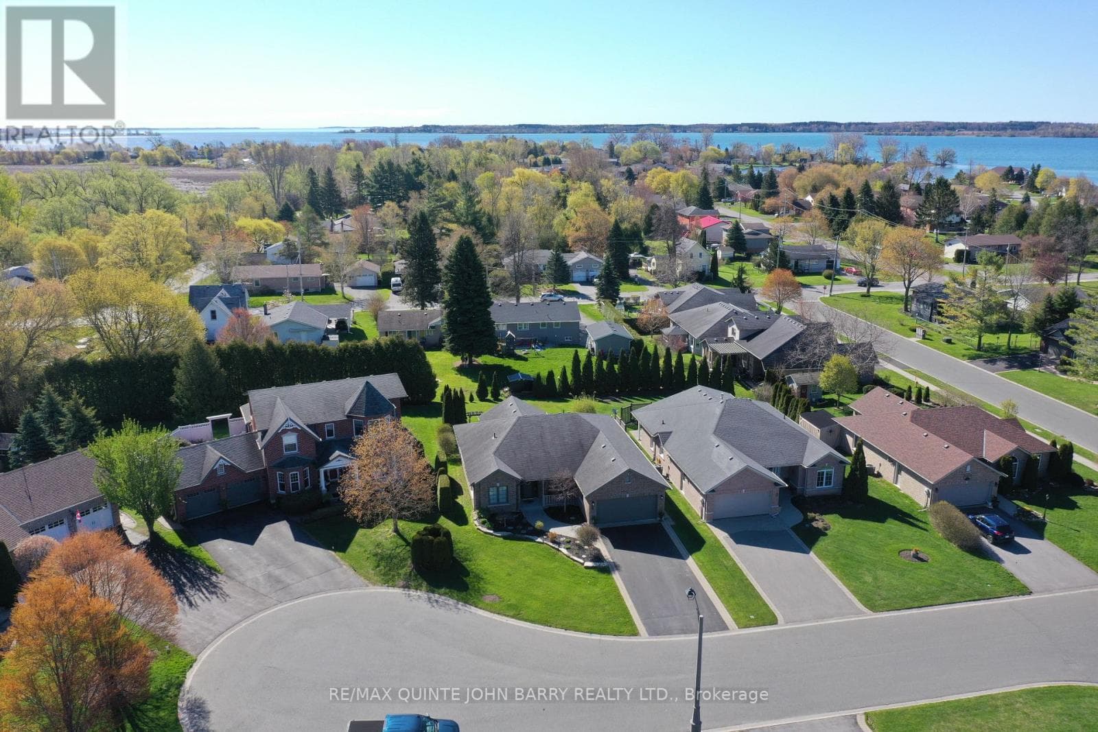 4 HICKORY COURT in 
