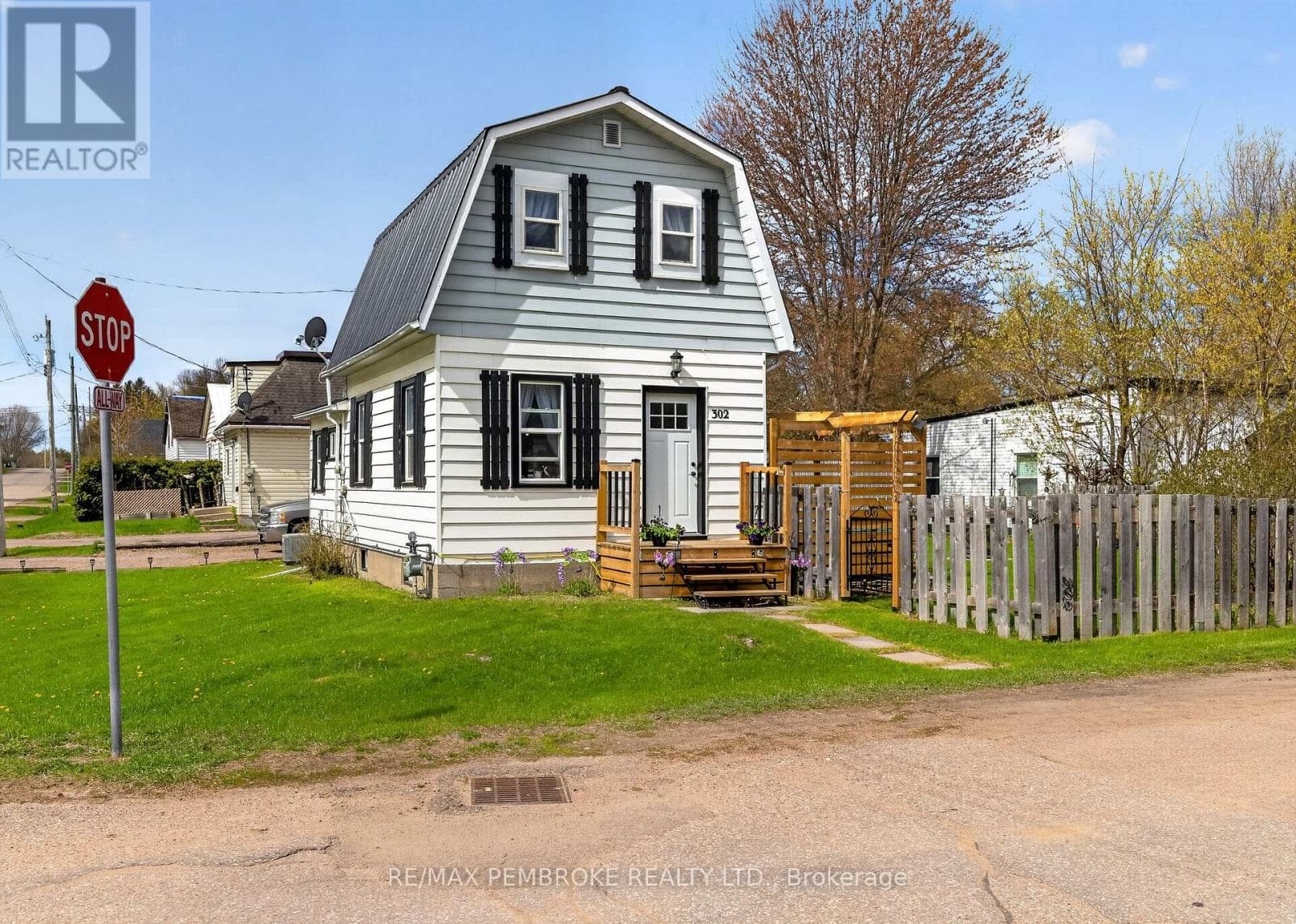 302 WILLARD STREET, Renfrew County — photo 2