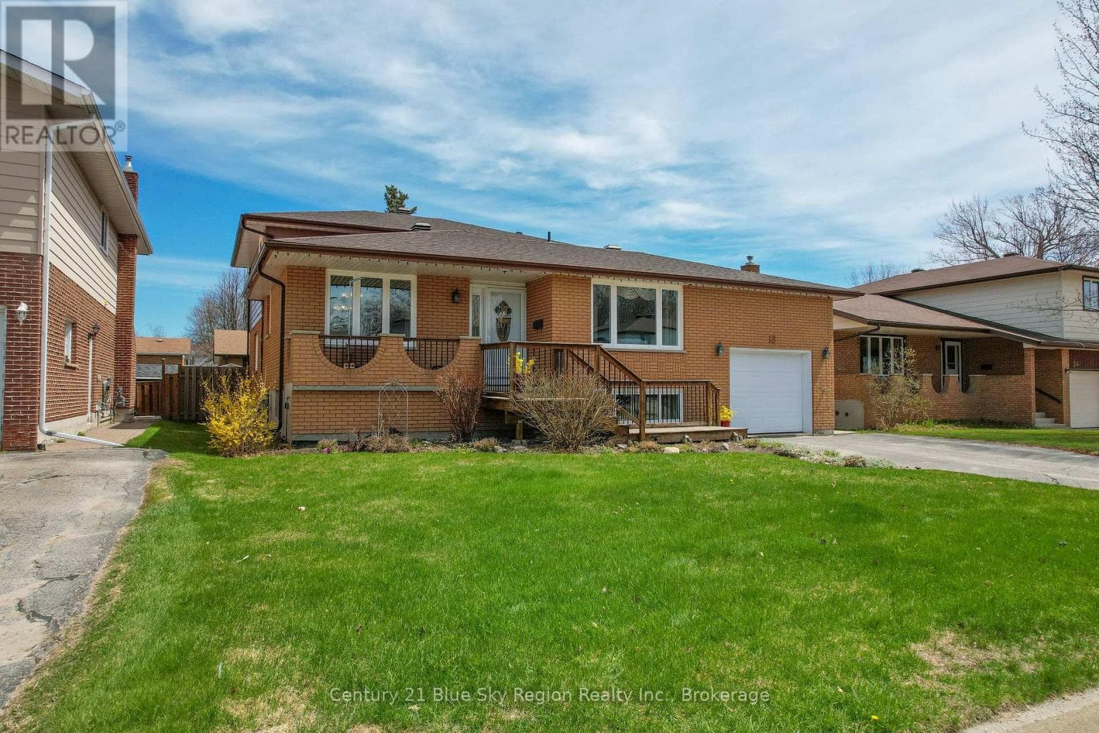 18 EGLEE AVENUE, North Bay — photo 2