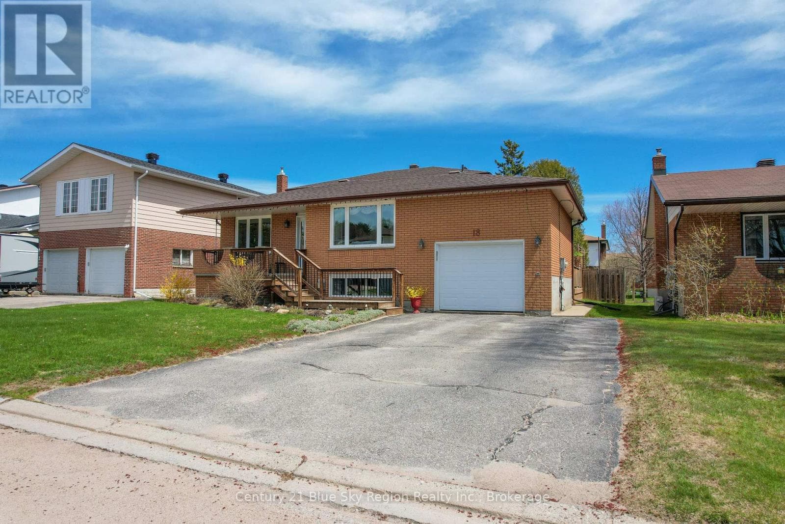 18 EGLEE AVENUE, North Bay — photo 3