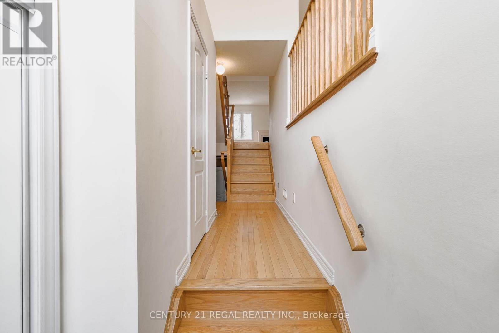 27 BELANGER CRESCENT, Toronto — photo 4
