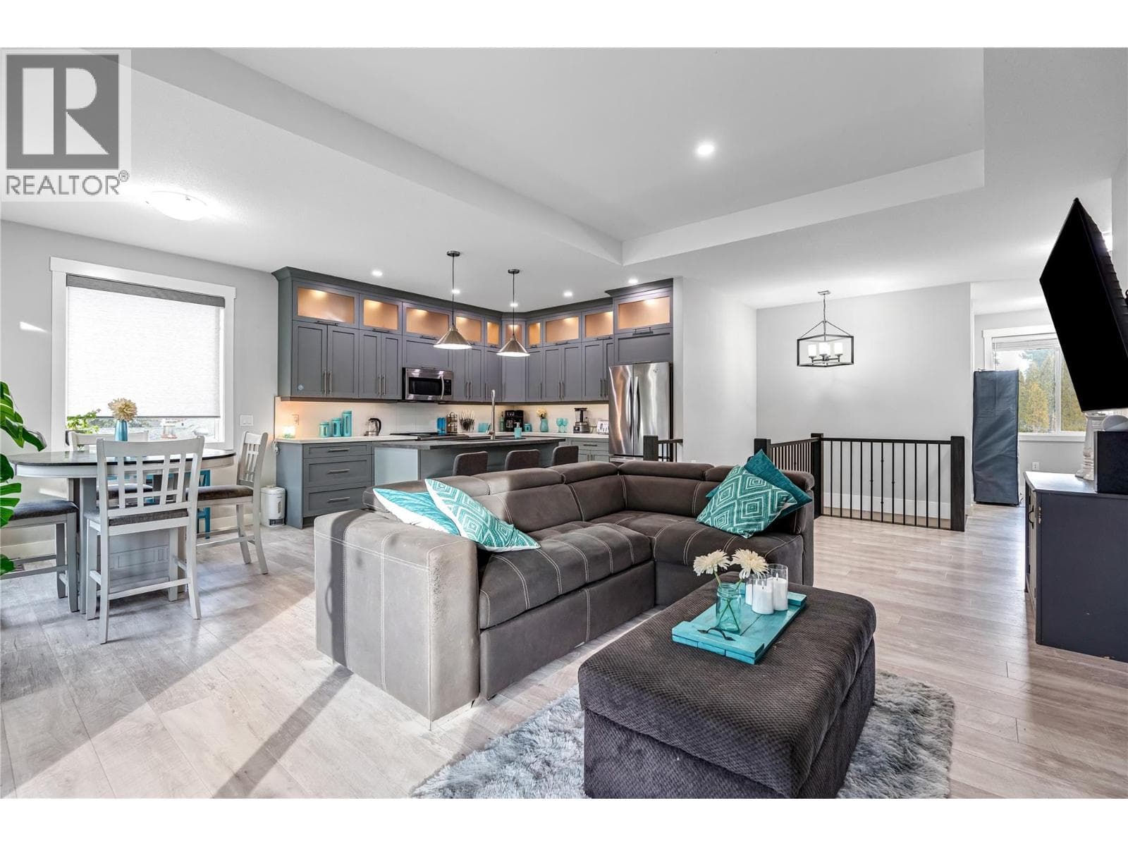 3445 Jackson Avenue in 
