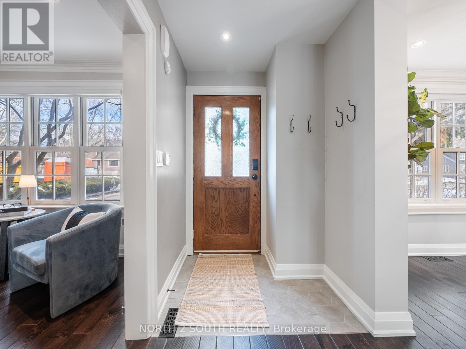 298 DOUGLAS AVENUE, Toronto — photo 2
