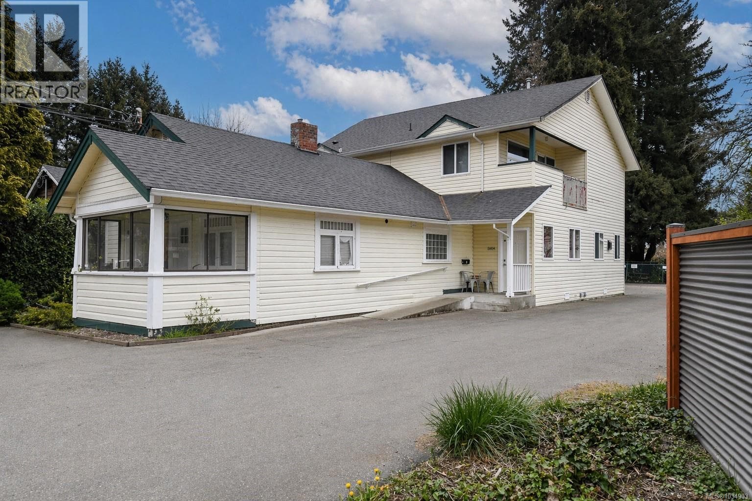 560 4TH STREET, Vancouver Island — photo 3