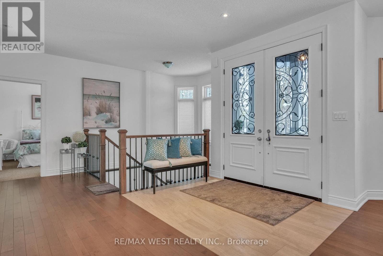 2 SYCAMORE CIRCLE, Toronto — photo 2
