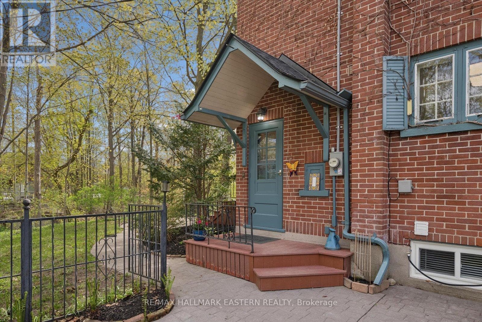 301 ENGLEBURN AVENUE, Central Lakes — photo 4