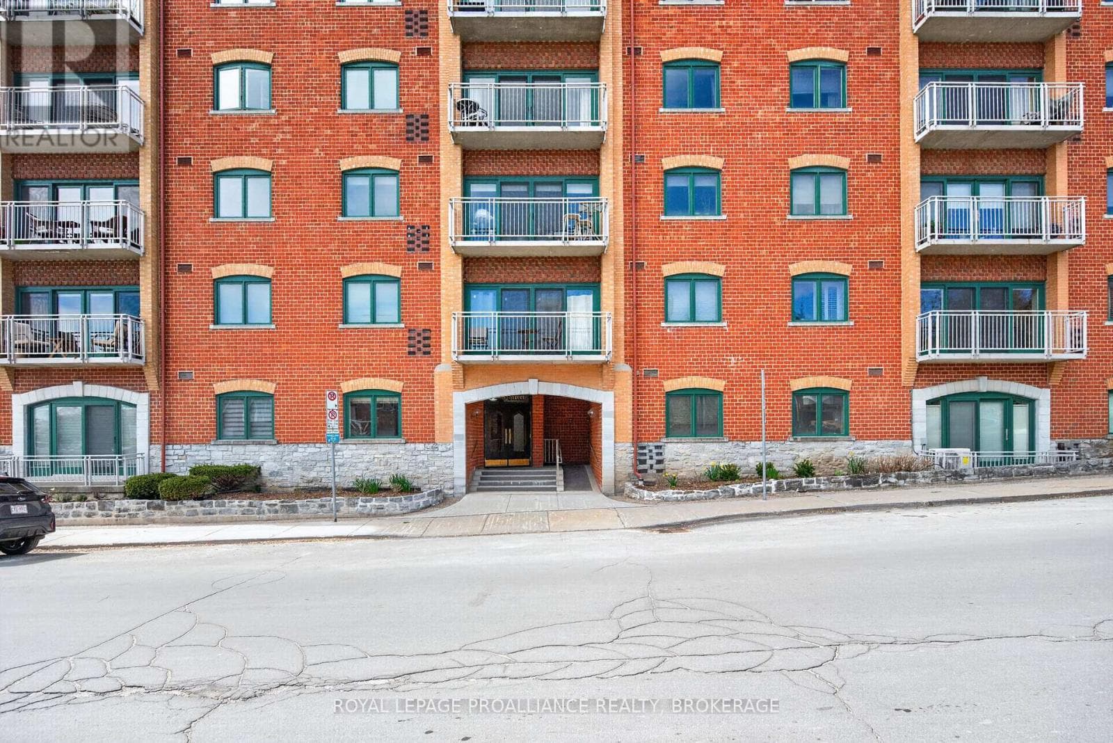202 - 2 BAY STREET, Kingston — photo 3