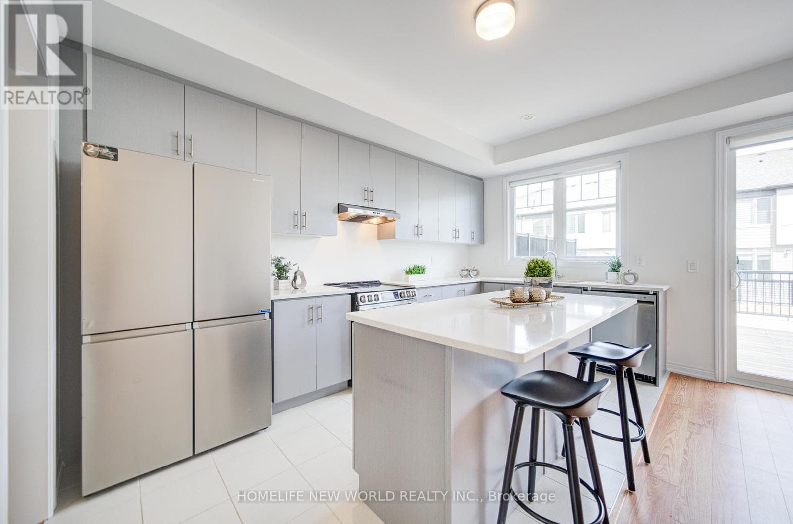 132 LAGEER DRIVE, Toronto — photo 3