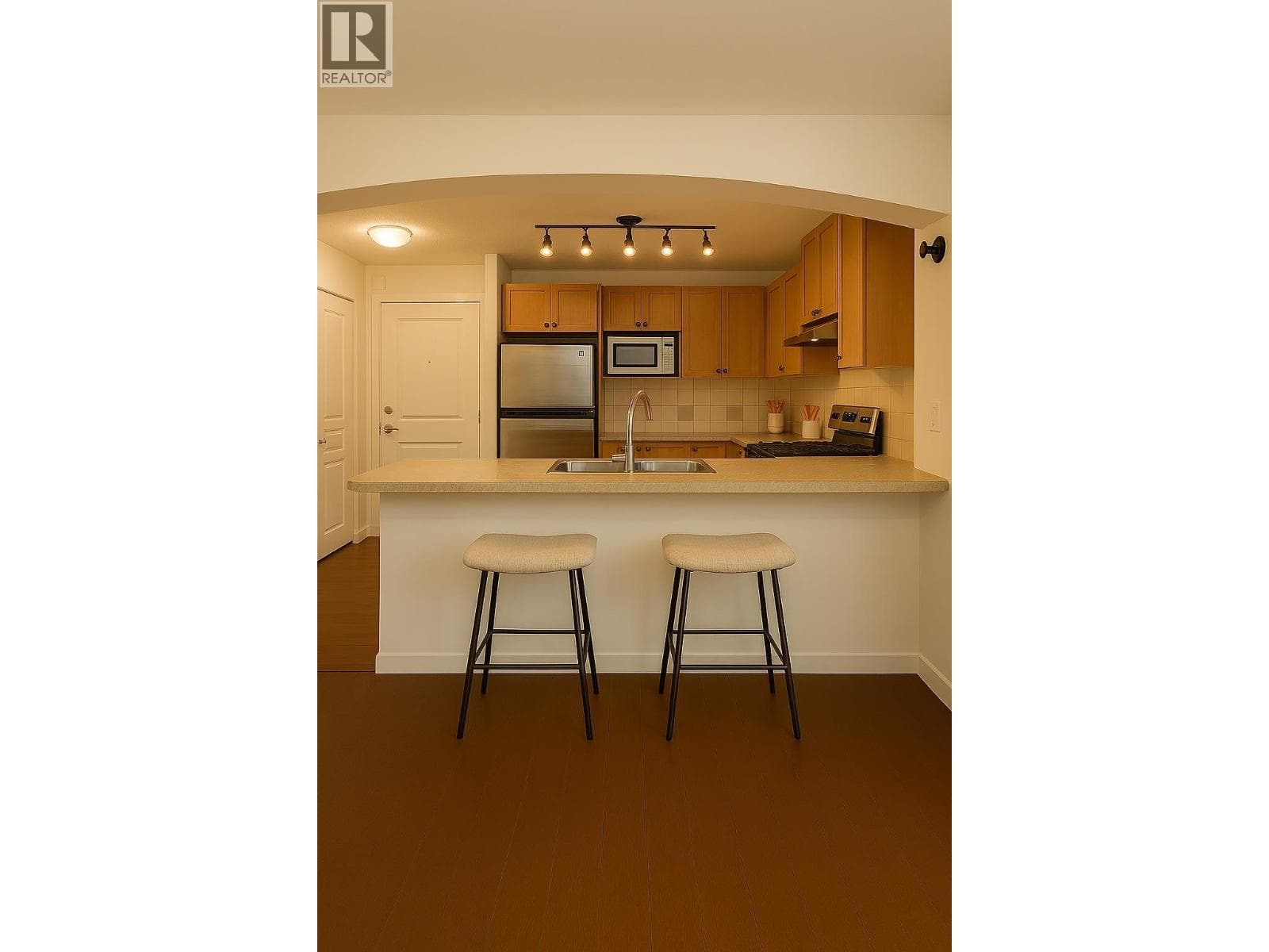 303 2958 WHISPER WAY, Greater Vancouver — photo 2