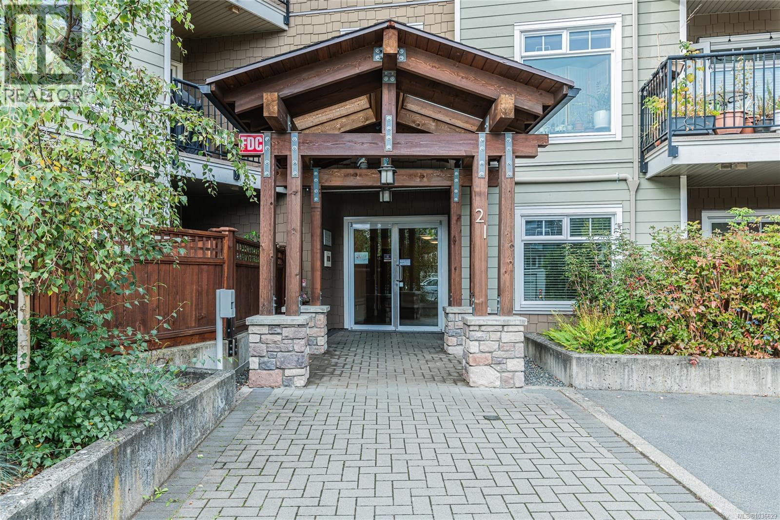 214 21 CONARD STREET, Victoria — photo 3