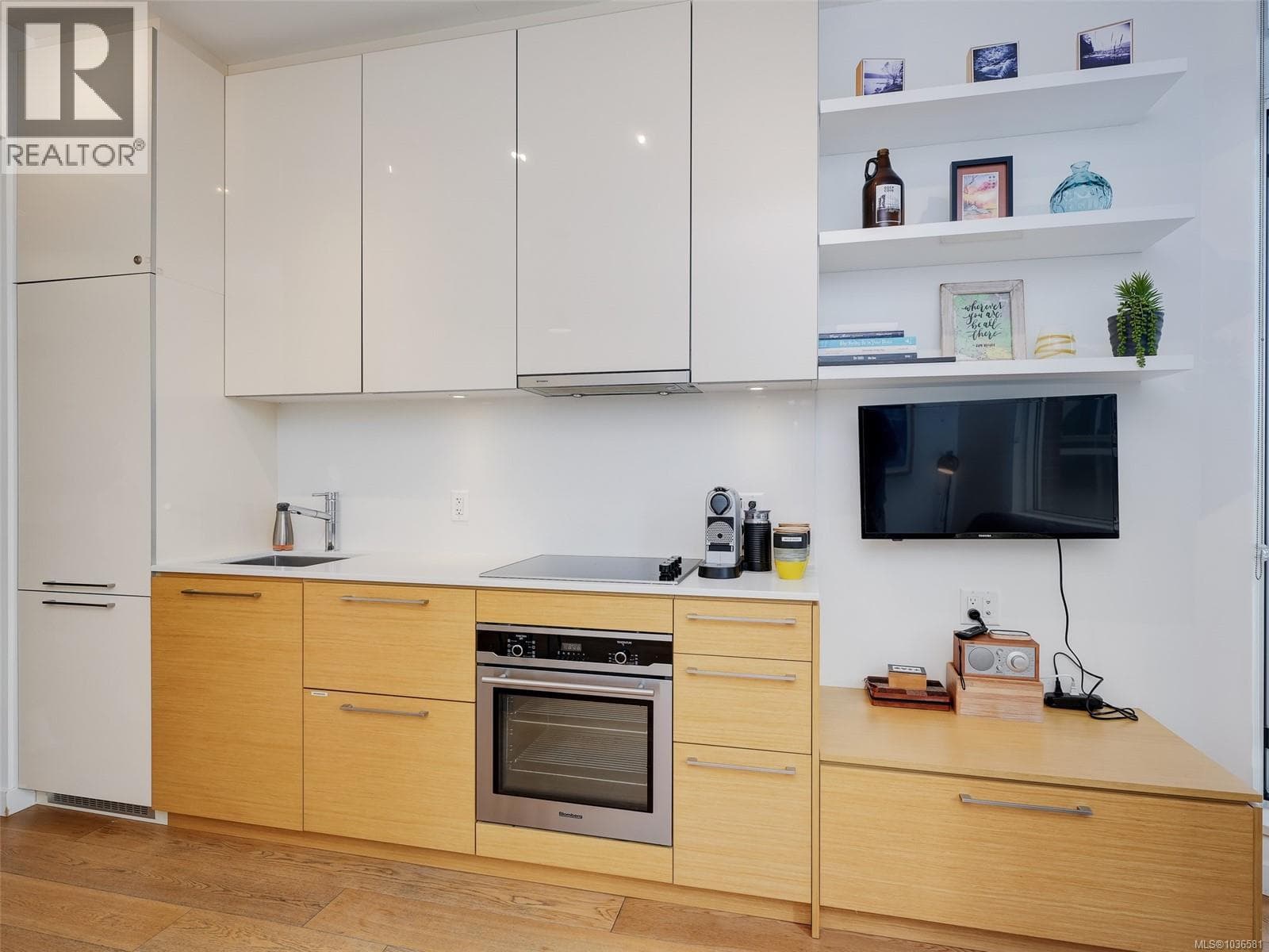 210 456 Pandora Ave, Victoria — photo 2
