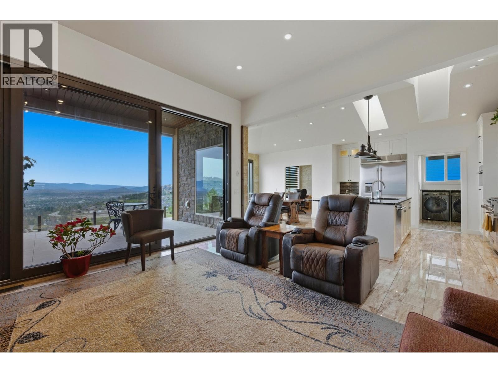 2200 CORTINA DRIVE, Interior REALTORS® — photo 5
