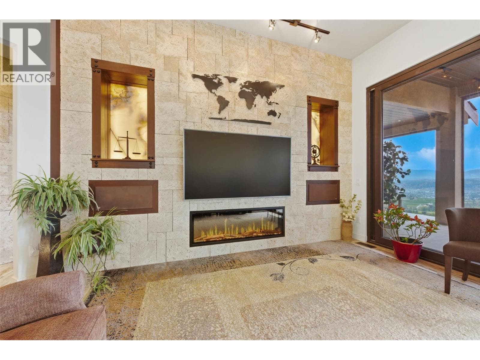 2200 CORTINA DRIVE, Interior REALTORS® — photo 4