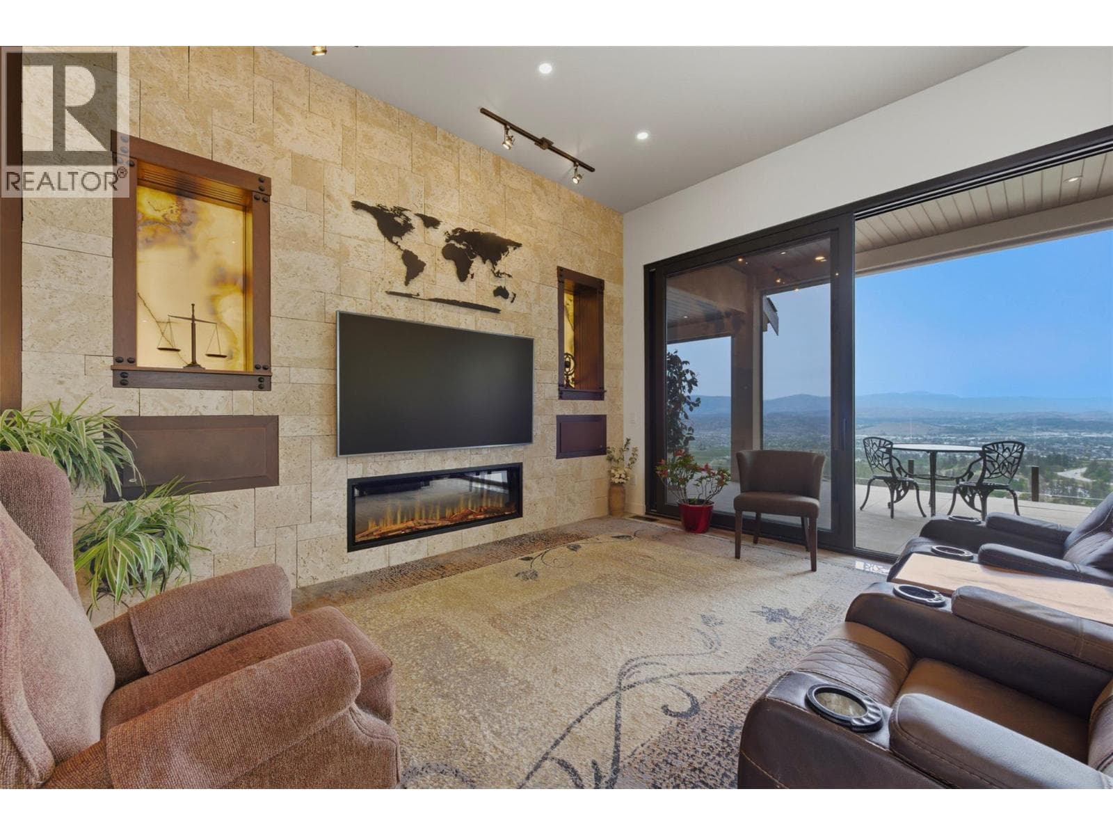 2200 CORTINA DRIVE, Interior REALTORS® — photo 3