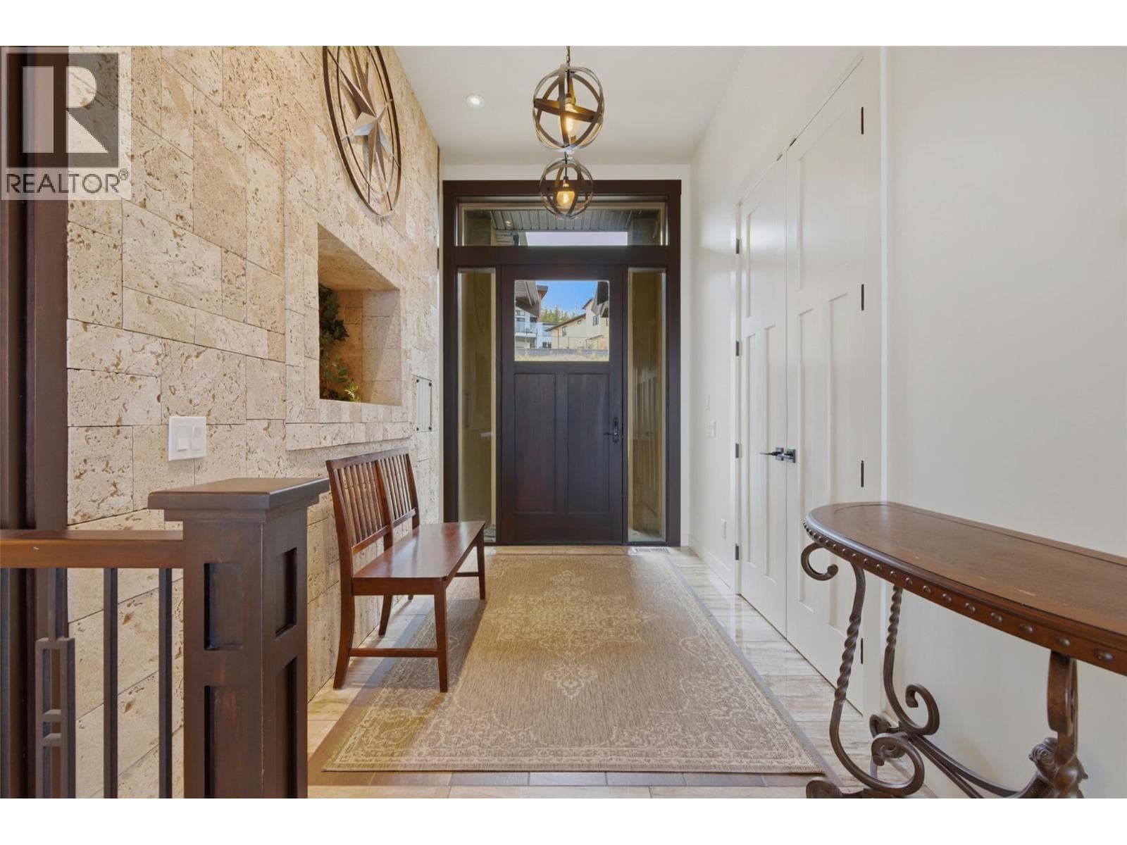 2200 CORTINA DRIVE, Interior REALTORS® — photo 2