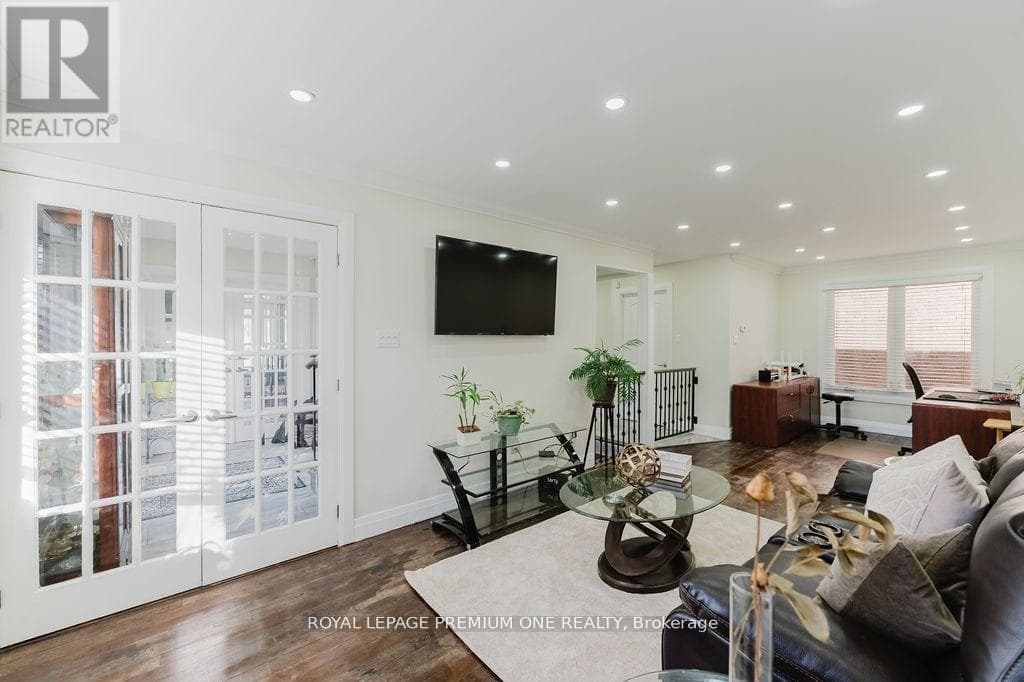 25 SIR LANCELOT COURT, Toronto — photo 4