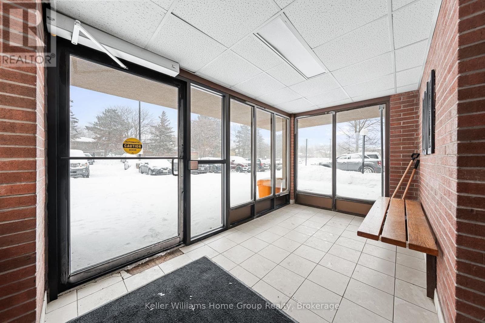 307 - 75 SILVERCREEK PARKWAY N, OnePoint — photo 3