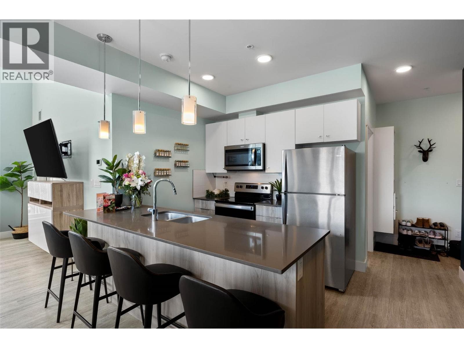 107 YEW STREET UNIT 201, Interior REALTORS® — photo 4