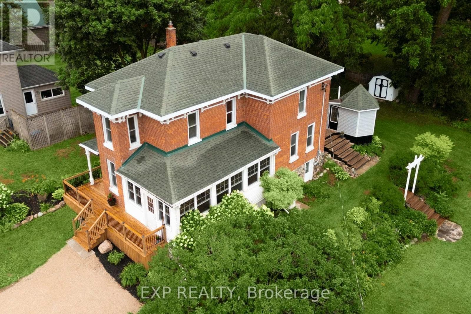 2027 VICTORIA STREET in 