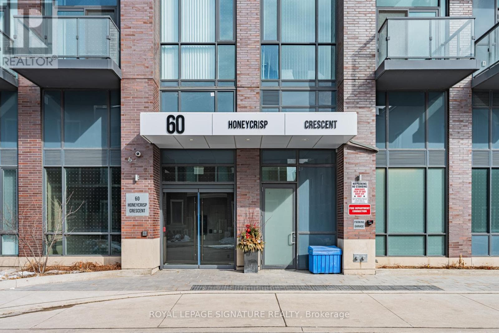 618 - 60 HONEYCRISP CRESCENT, Toronto — photo 3