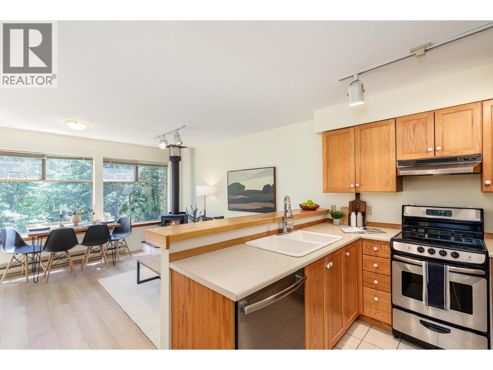 301 3050 HILLCREST DRIVE, Greater Vancouver — photo 5