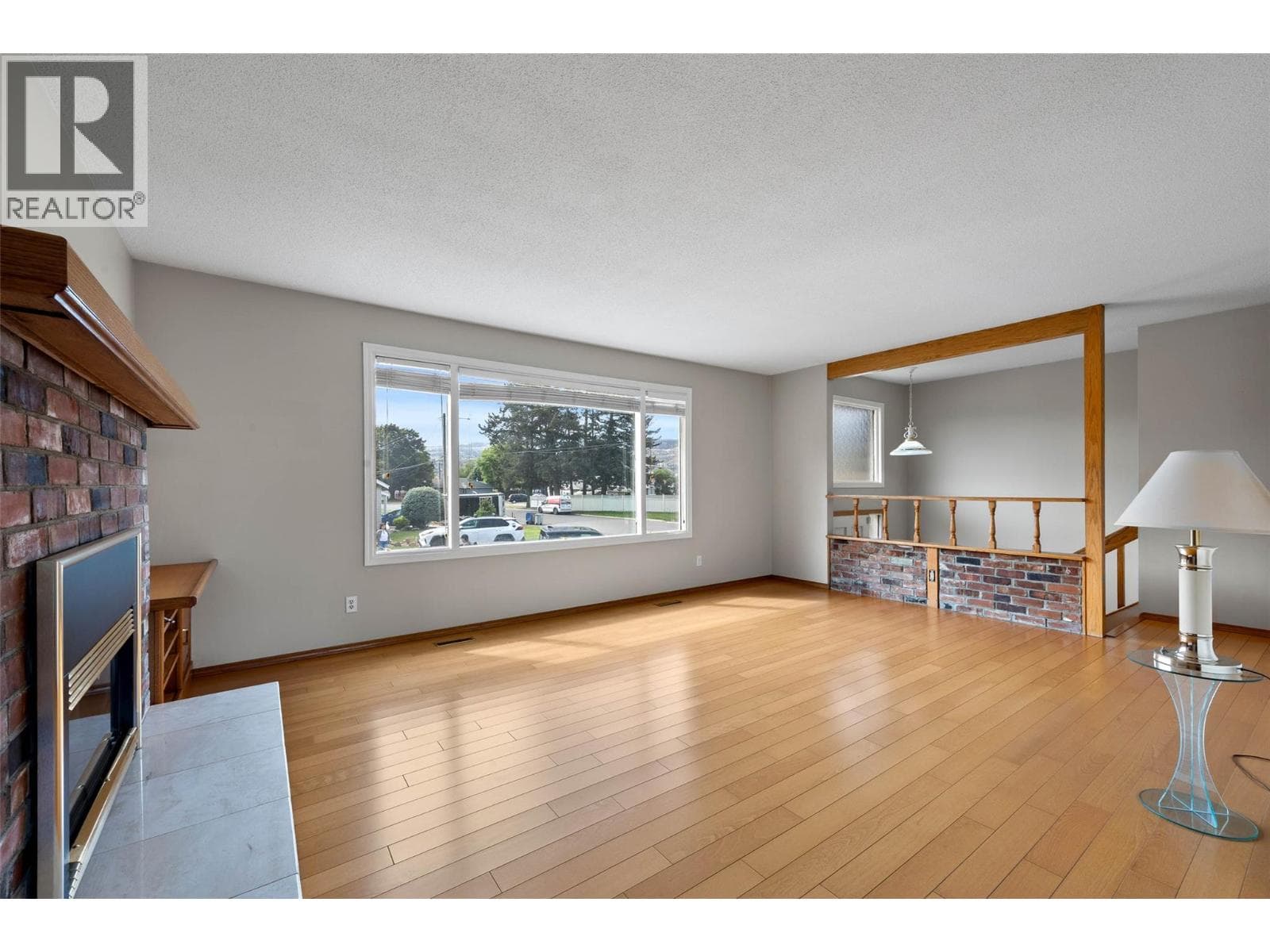 594 BRENTWOOD AVENUE, Interior REALTORS® — photo 3