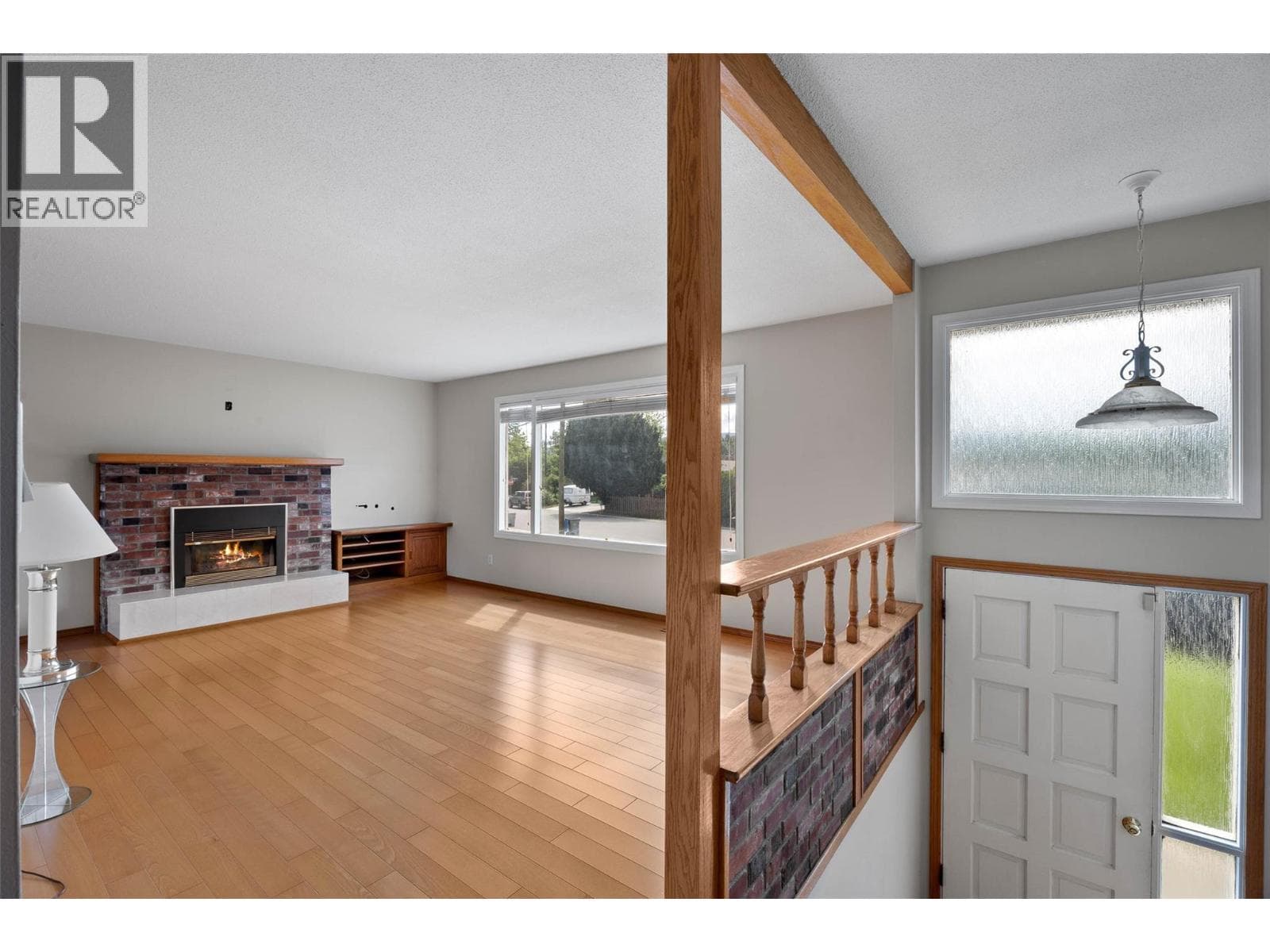 594 BRENTWOOD AVENUE, Interior REALTORS® — photo 4