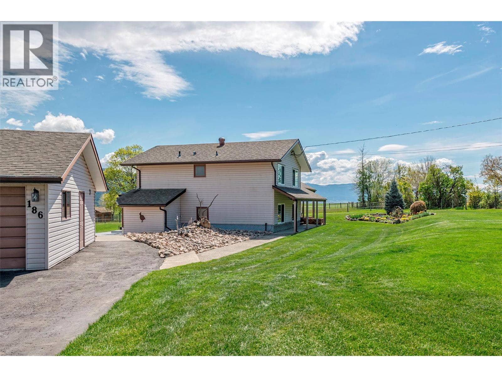 186 STEPPING STONES CRESCENT, Interior REALTORS® — photo 5