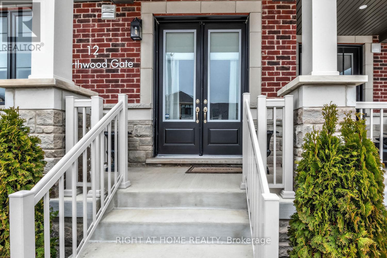 12 HEARTHWOOD GATE, Toronto — photo 2
