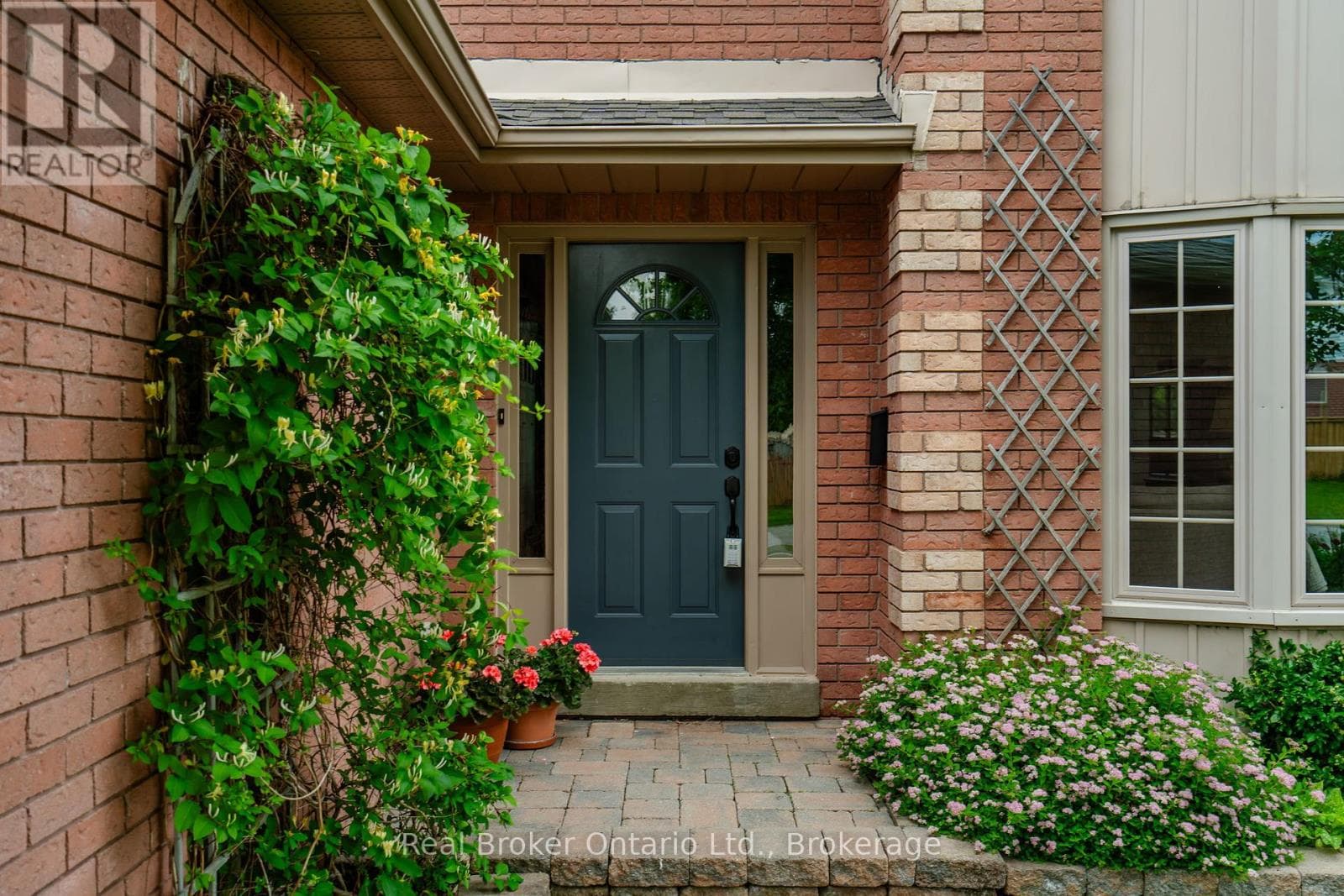 167 LUCKPORT CRESCENT, OnePoint — photo 2