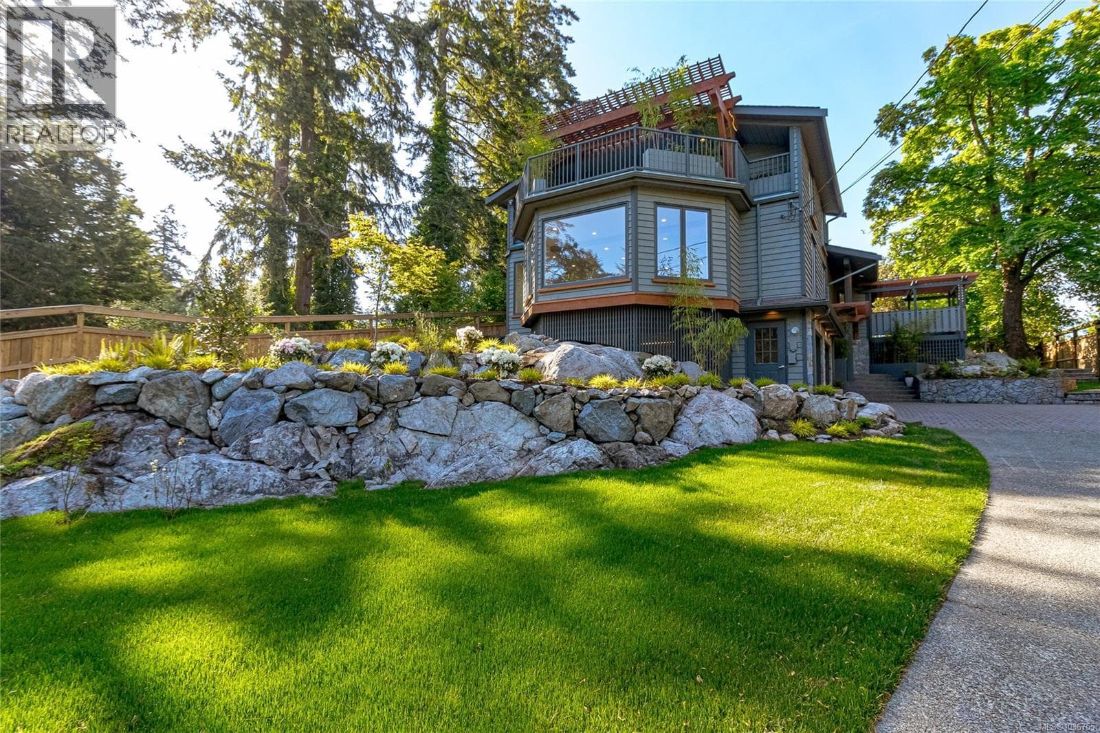 4906 Cordova Bay Rd, Victoria — photo 2