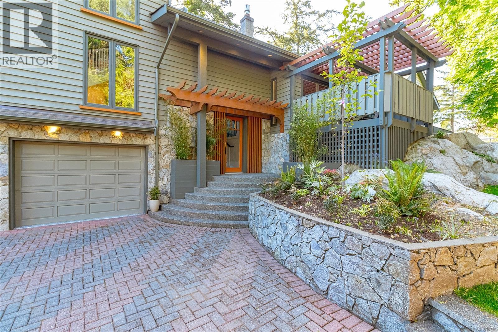 4906 Cordova Bay Rd, Victoria — photo 4