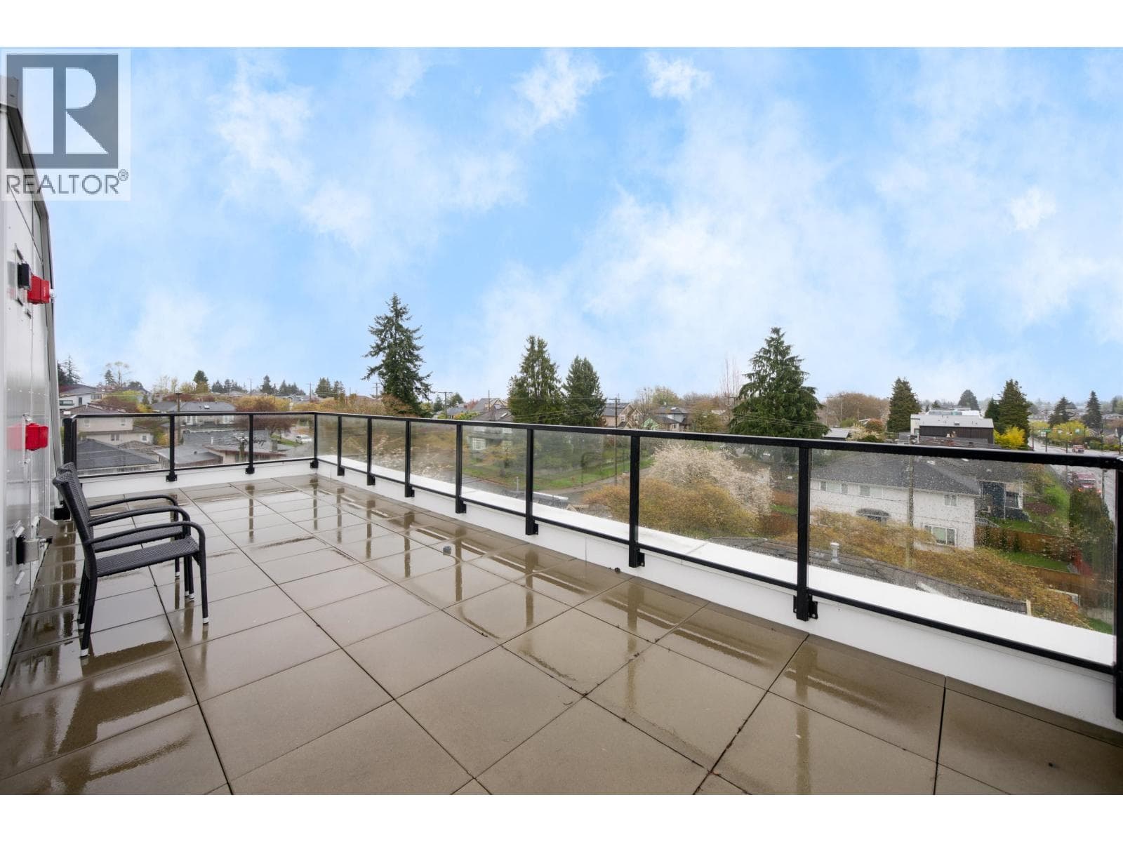 2 128 WEST WOODSTOCK AVENUE, Greater Vancouver — photo 2
