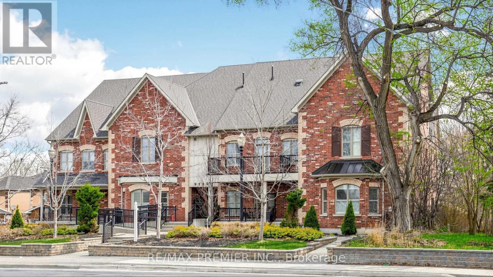 106 - 9589 KEELE STREET, Toronto — photo 2