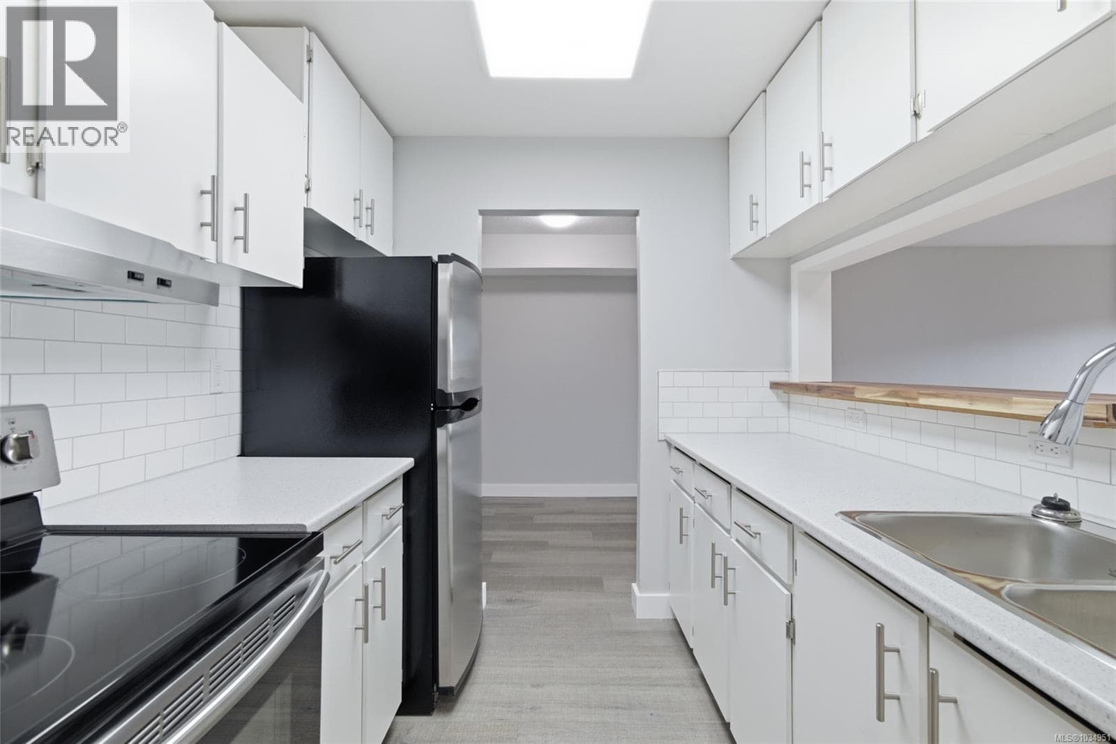 208 363 Morison Ave, Vancouver Island — photo 4